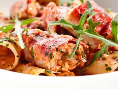 Canneloni van Geelvin Tonijn met Wakame Salade en Doperwten Espuma