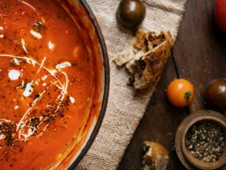 Tricolore Tomatensoep met Geitenkaas en Pesto