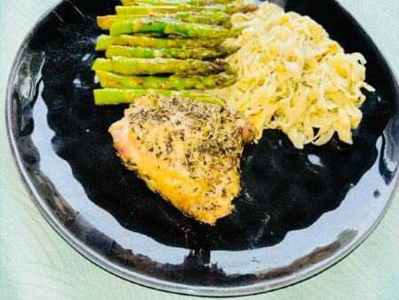 Verse pasta met kip en groene asperges