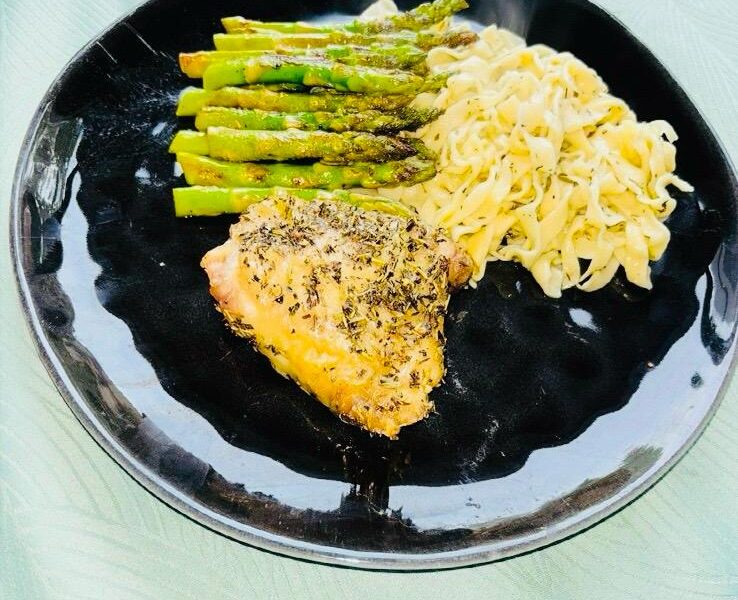Verse pasta met kip en groene asperges