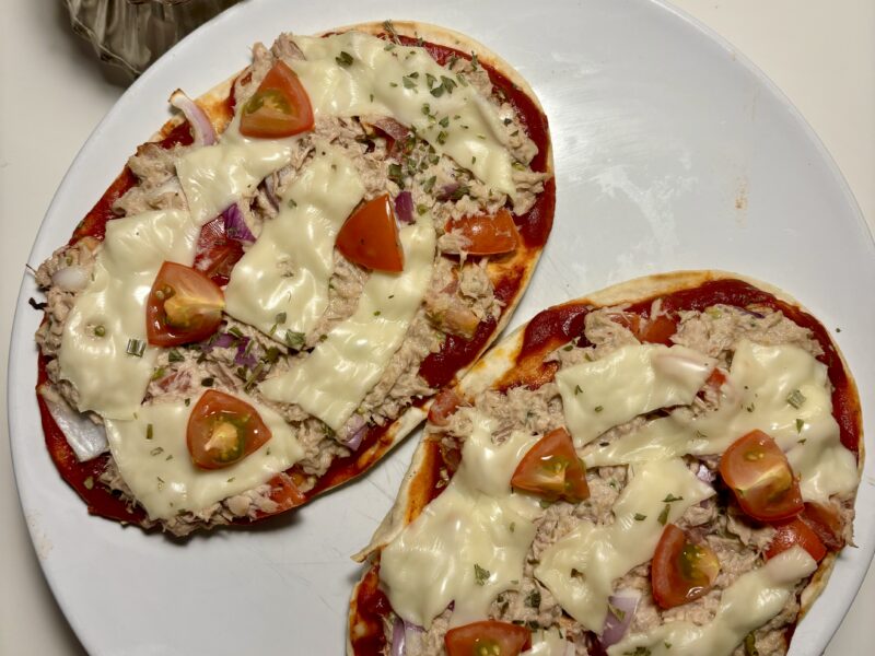 Tuna Melt Flatbread Pizza🍕🧀🍅