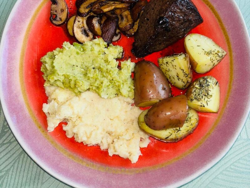 Hertenbiefstuk met kastanjechampignons en bloemkoolpuree