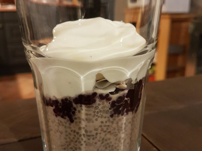 Chia pudding met bosbessen compote