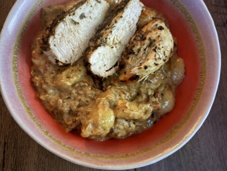 Gnocchi met Romige Ui–Paprikasaus & Italiaanse Kipfilet