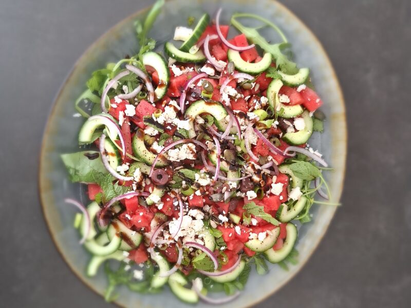 Zomerse salade met watermeloen, feta en munt