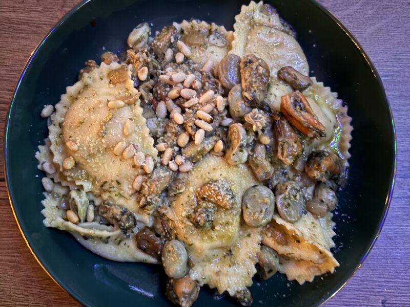 Ravioli gevuld met zwarte truffel