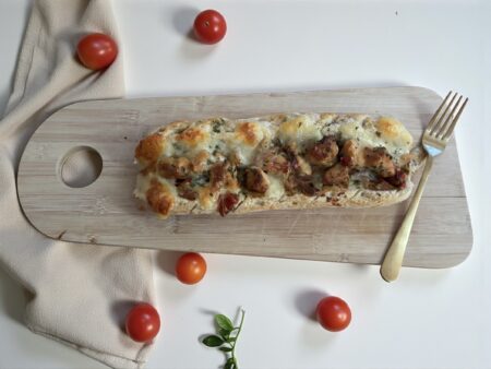 Gevuld Kruidenboter Stokbrood met Kip, Roomkaas & Mozzarella