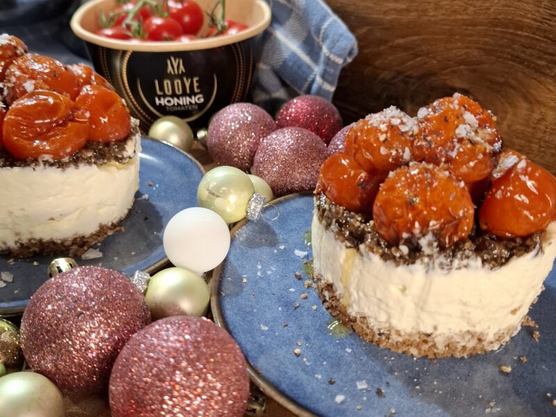 Hartige cheesecake met geitenkaas en honingtomaatjes