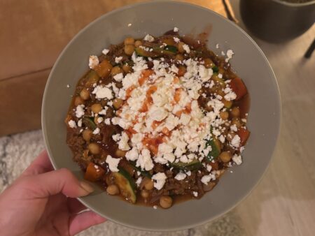 Mediterraans eenpansgerecht met gehakt en kikkererwten