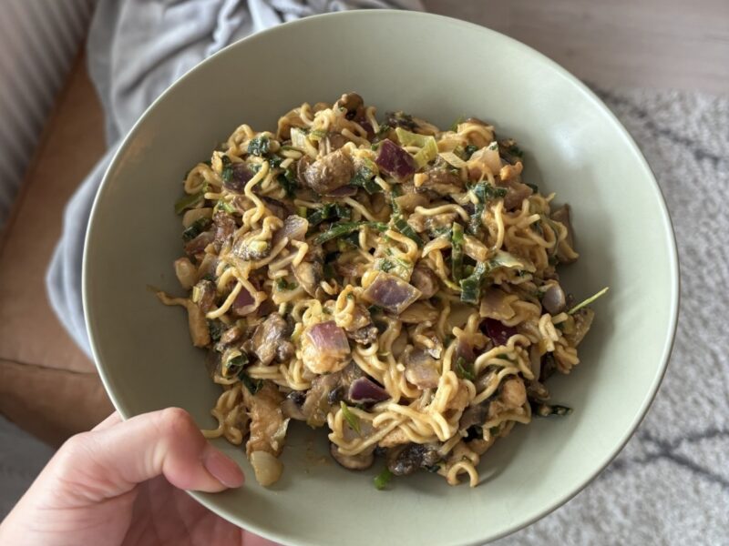 Snelle beef noodles met hoisin saus