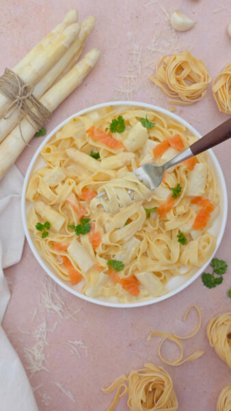Romige tagliatelle met witte asperges