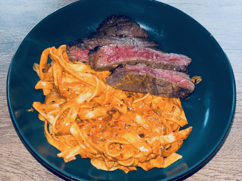 Pittige pasta met biefstuk