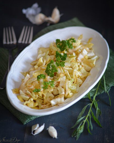 Spaanse koolsalade met knoflook