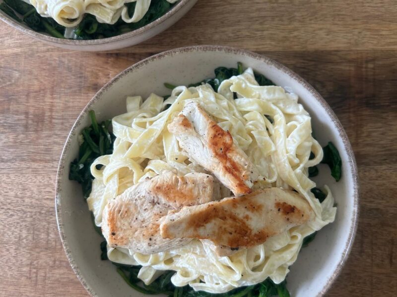 Tagliatelle met romige citroensaus en kip