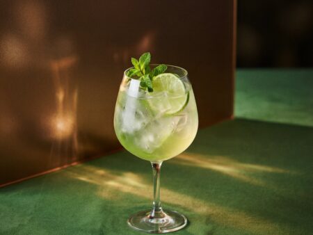 Kiwi Spritz cocktail