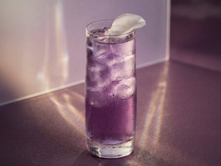 Parfait d’Amour Tonic cocktail