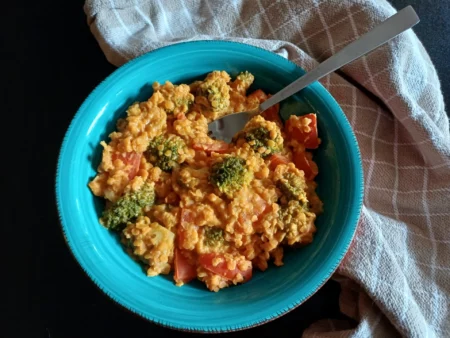Rode linzen dahl met broccoli