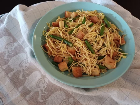 Chinese mie met sperziebonen en tofu
