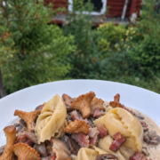 Ravioli ai funghi met pancetta & cantharellen