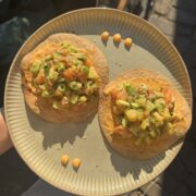 Vis tostada’s met zalm & ananas