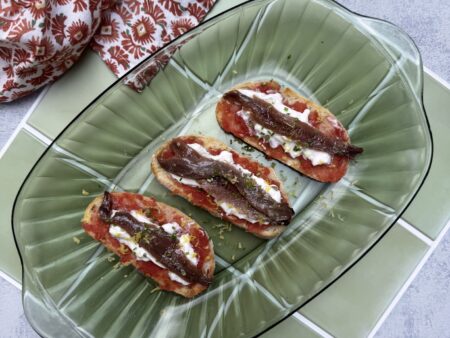 Bruschetta met tomaat en anjovis
