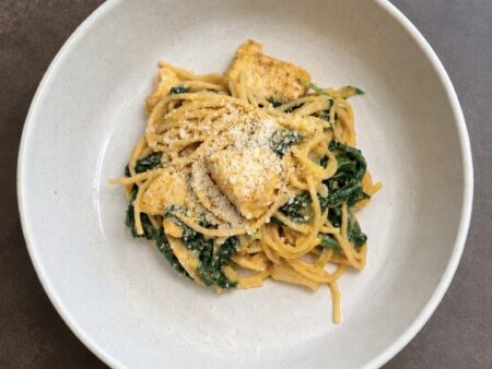 Romige pompoenpasta met kip