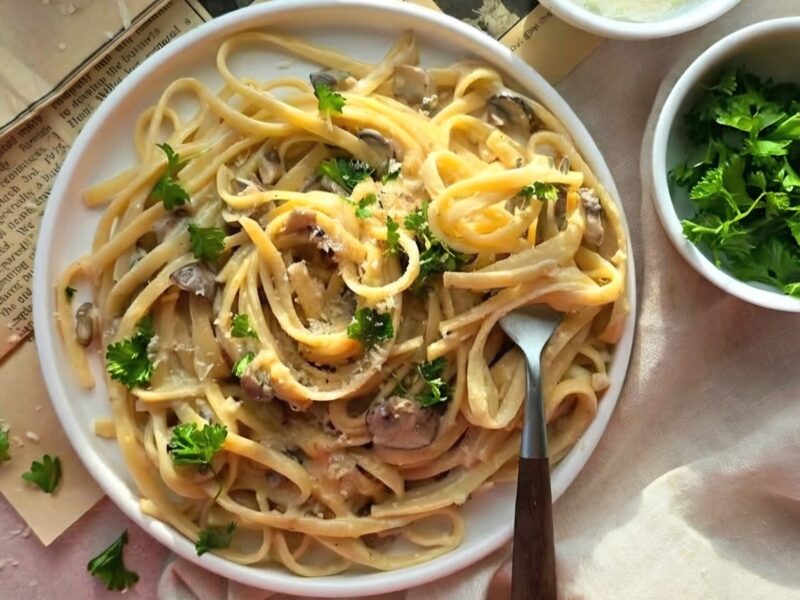 Pasta met truffelkaas en champignons