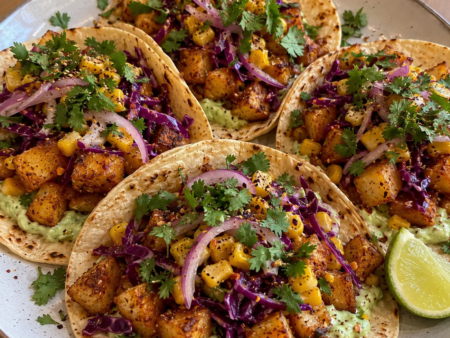 Krokante aardappeltaco’s met avocado-limoencrème