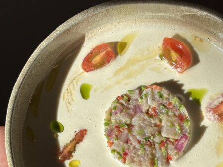Tonijntartaar met ajo blanco